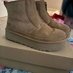 UGG Chestnut Neumel Platform Zip Boots